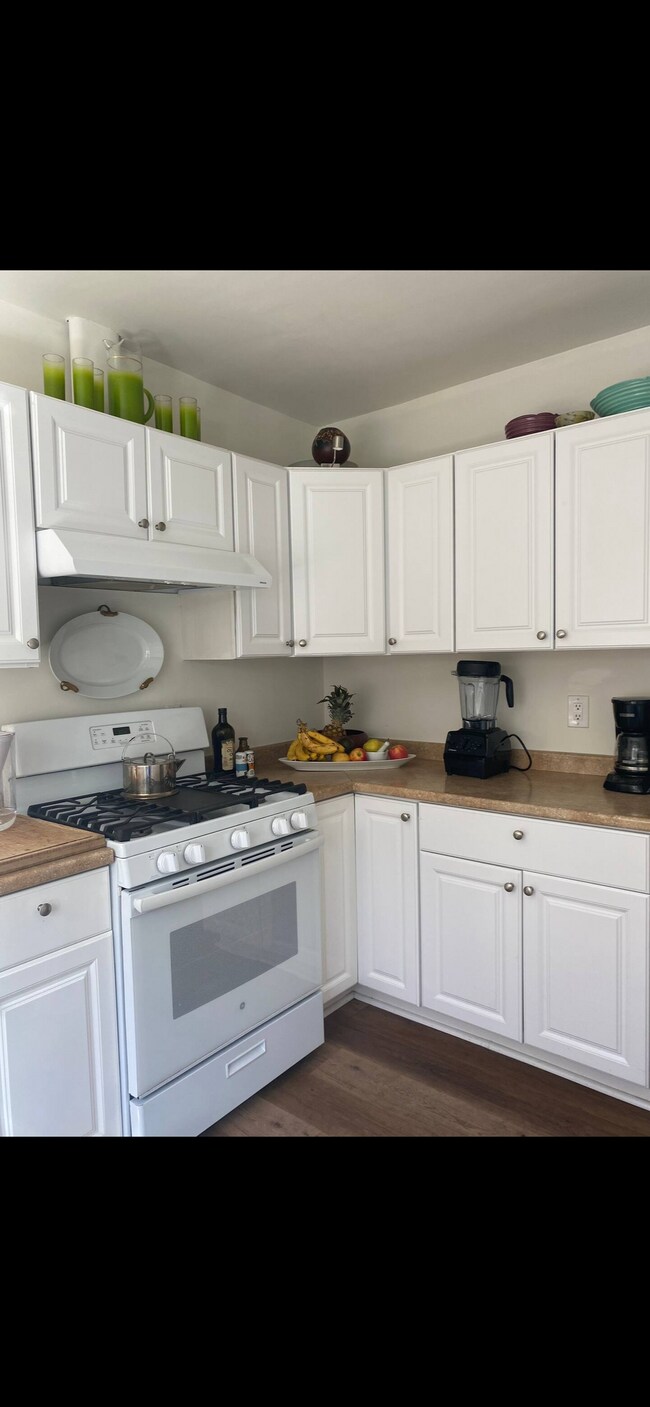 Building Photo - 4525 Avocado St