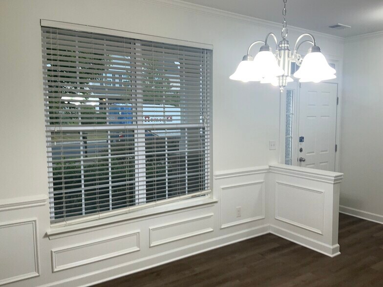 Building Photo - 3013 Corrona Ln