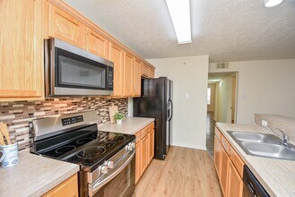 Building Photo - 8051 Bay Branch Dr