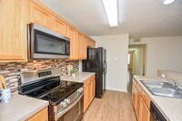 Building Photo - 8051 Bay Branch Dr