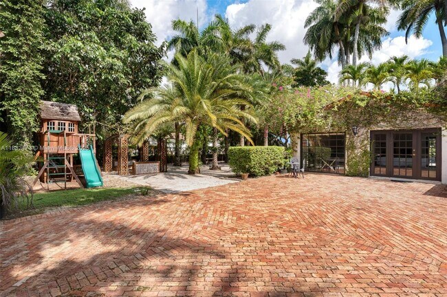 Building Photo - 1624 Granada Blvd