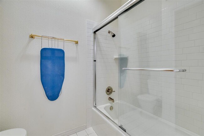 Building Photo - 1406 Windsor Rd