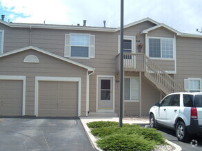 Building Photo - Spacious 2 Bedroom Condo w/ Great Layout!!