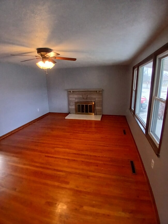 Building Photo - 1159 S Main St