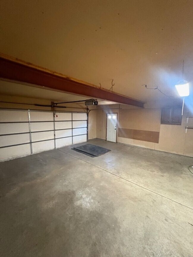 Building Photo - Beautiful Home in Peoria just off of Unive...