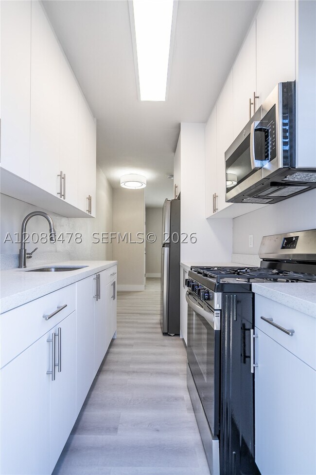 Building Photo - 2418 Flamingo Dr