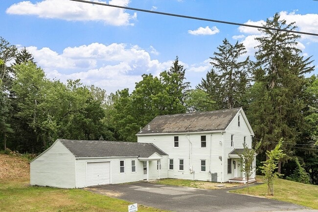 Primary Photo - 15 Bliss St