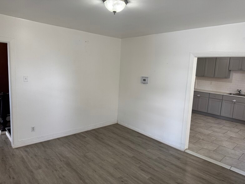 Building Photo - 1048 Birkbeck St