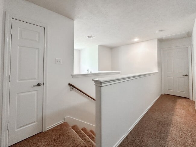 Building Photo - 3 Fairlee Ct