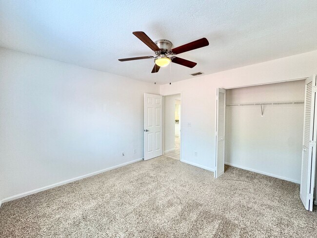 Building Photo - ** ROYAL WOOD ** 2 + DEN / 2 BATH - CONDO ...