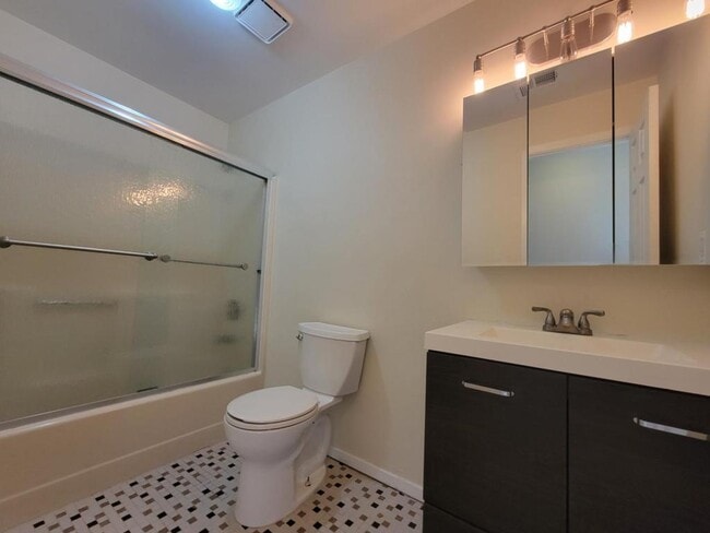 Building Photo - 62 Seabreeze Way