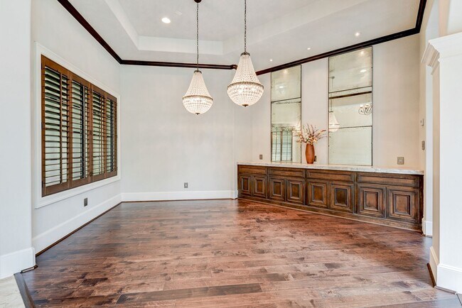 Building Photo - Exquisite 6000+ Sq Ft Home in Hidden Falls...