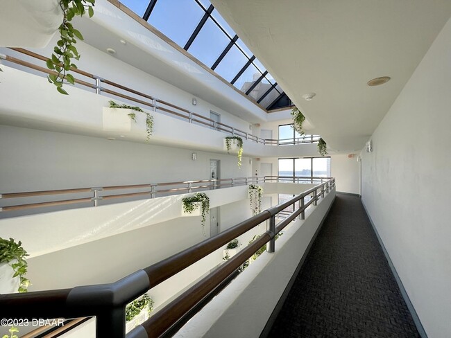 Building Photo - 3023 S Atlantic Ave
