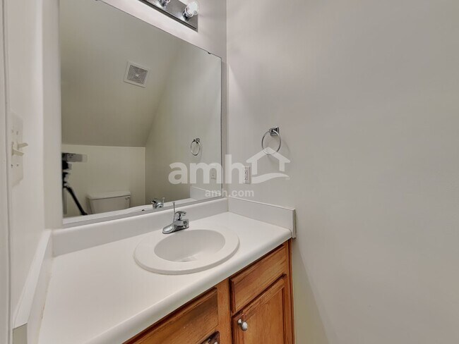 Building Photo - 2601 Trailwood Hills Dr