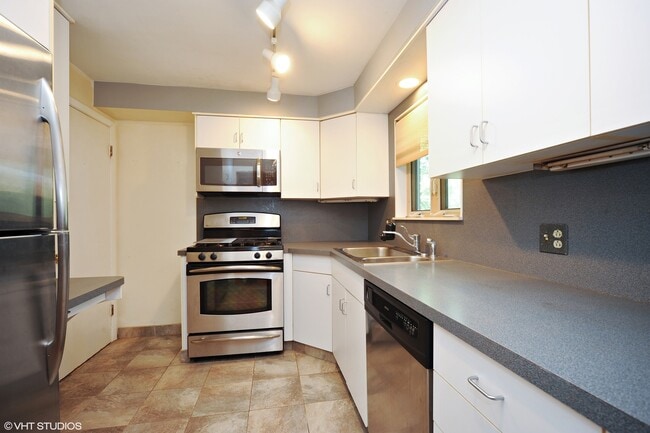 Building Photo - 1414 Pfingsten Rd