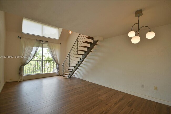 Building Photo - 6884 N Kendall Dr