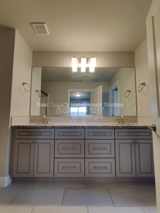 Building Photo - 8209 Coldwater Dr