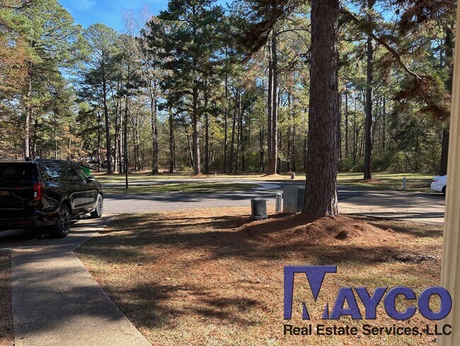 Building Photo - 2 bedroom duplex unit at Grand Oaks Apartments!