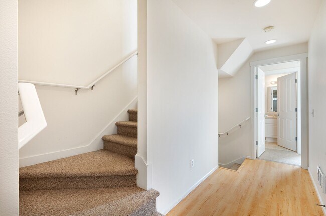 Building Photo - The Perfect Urban Escape: A Quiet, Safe 3-Bedroom Townhouse in North Queen Anne - Tour Now!