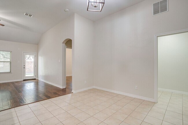 Building Photo - 3801 Weatherstone Dr