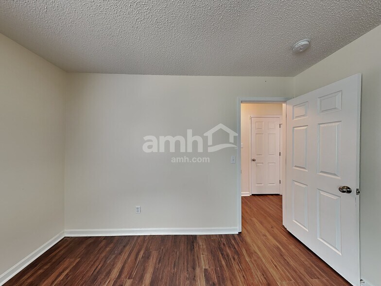 Building Photo - 4104 Hunters Trail Dr