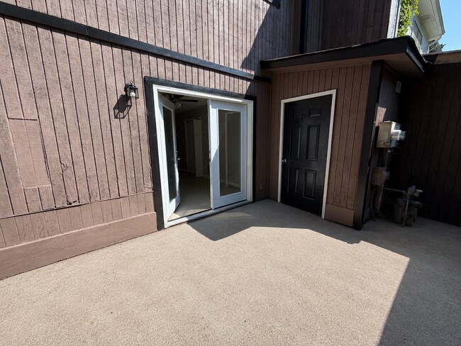 Building Photo - 2071 Lenoa Ln
