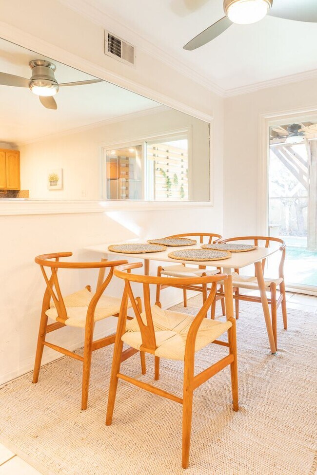 Building Photo - Cozy Zen Retreat Home with 4BD+3BA  Share ...