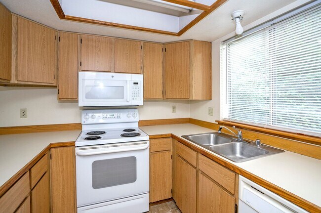 Building Photo - Spacious 3 Bedroom Home in Bremerton!