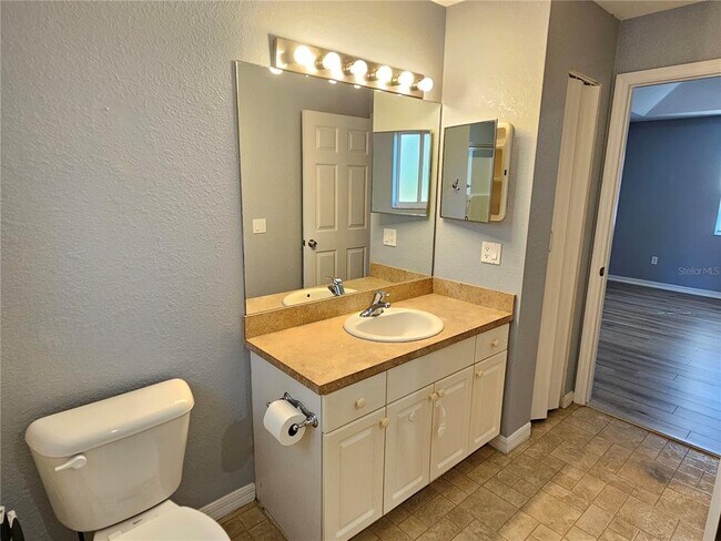 Building Photo - 8470 Drolet Ave