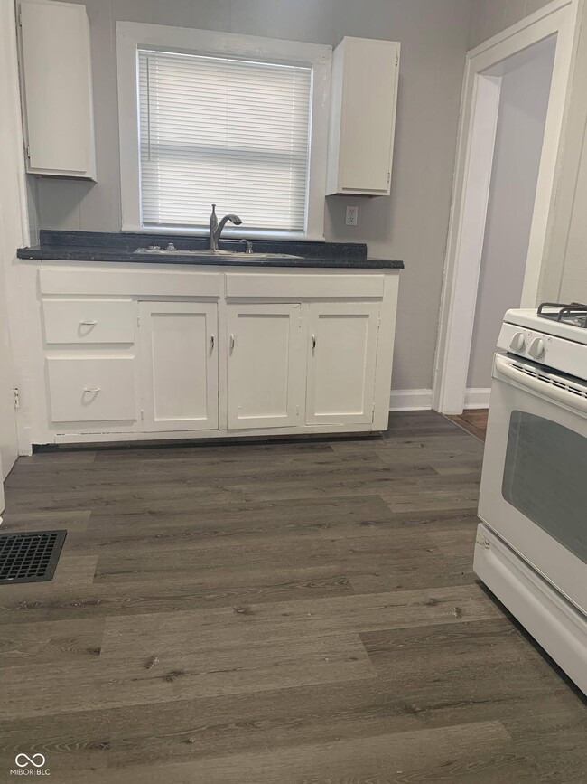 Building Photo - 4202 Carrollton Ave