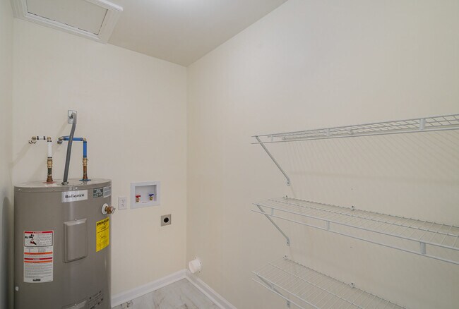 Building Photo - 122 Brookside Dr