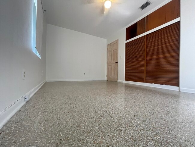 Building Photo - 335 Hernando St