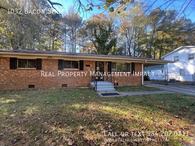 Building Photo - Vintage 3 Bedroom 1 Bath Brick Ranch minut...