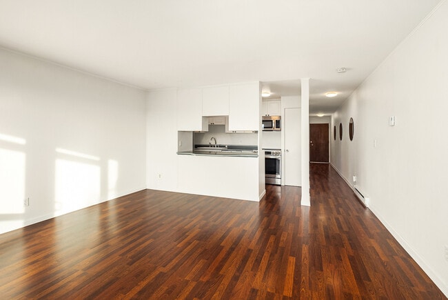 Building Photo - 303 N 44th St