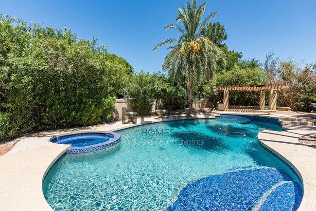 Building Photo - 49 Biltmore Estates Dr