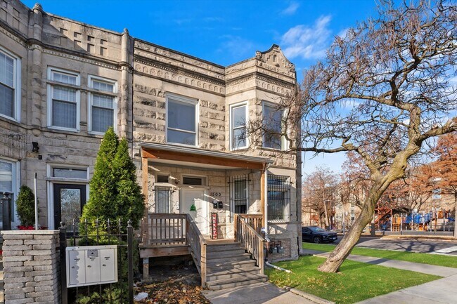Building Photo - 1500 S Trumbull Ave