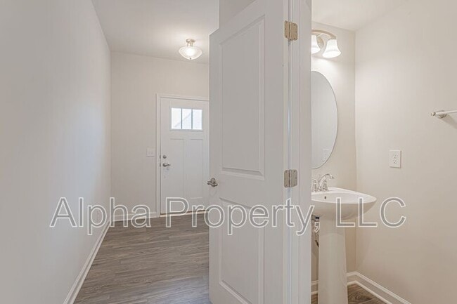 Building Photo - 520 Huntingdale Pl