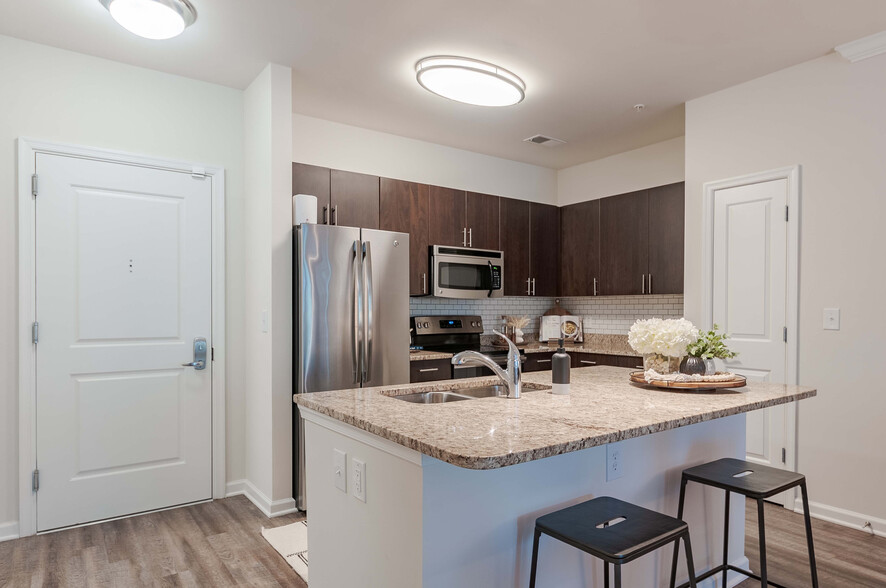 Apartment Kitchen - The Point at West Chester