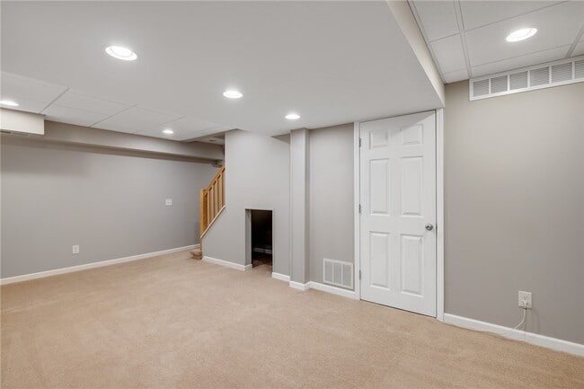 Building Photo - 40 Alverstone Way