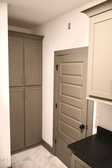 Building Photo - 317 Willow Wy