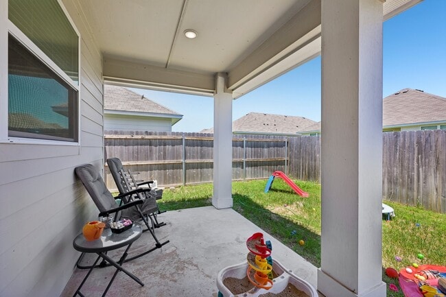 Building Photo - 716 Killam Dr