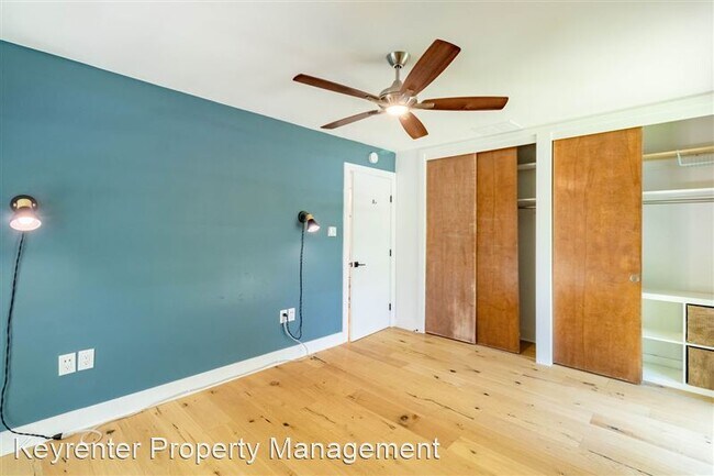 Building Photo - 1423 Broadmoor Dr