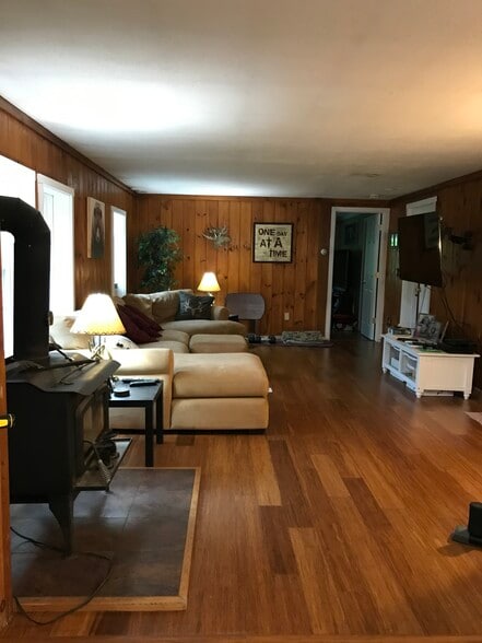 Building Photo - 208 Grafton Turnpike Rd