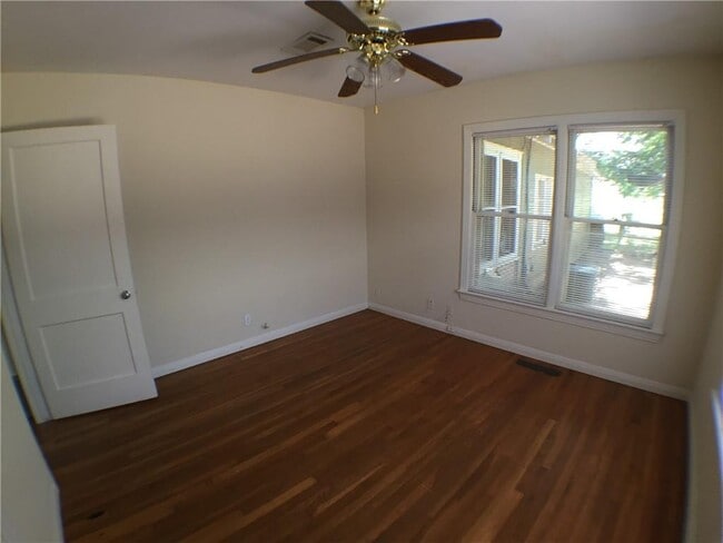 Building Photo - 2000 Schulle Ave