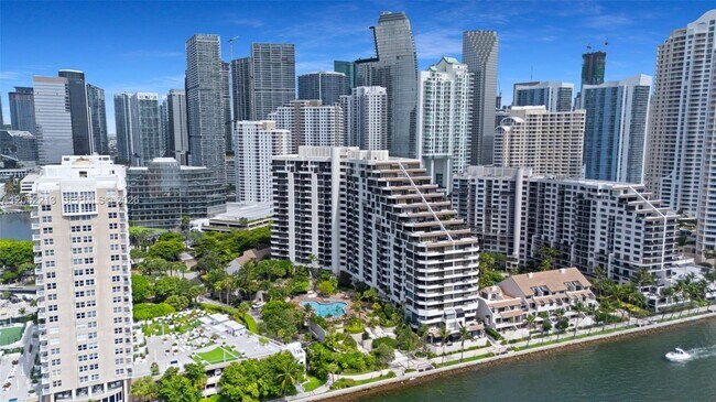 Building Photo - 520 Brickell Key Dr