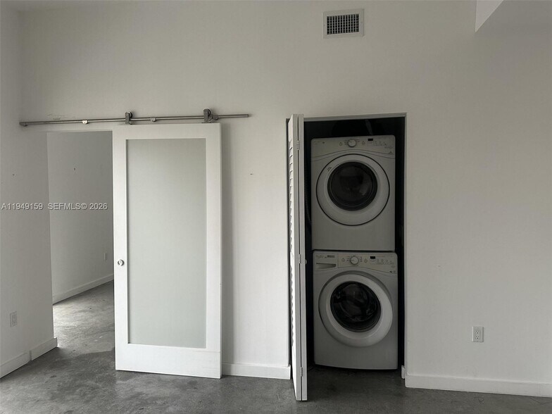 Building Photo - 151 SE 1st St