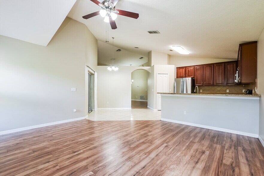 Building Photo - 2255 Pelinion St