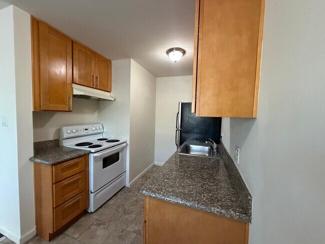 Building Photo - 3232 14th Ave