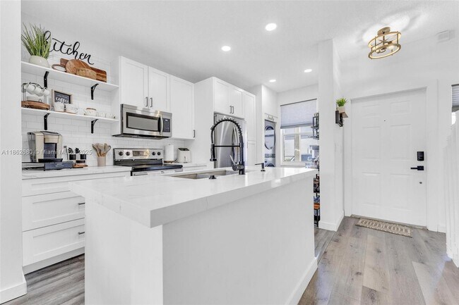 Building Photo - 21245 NE 8th Pl