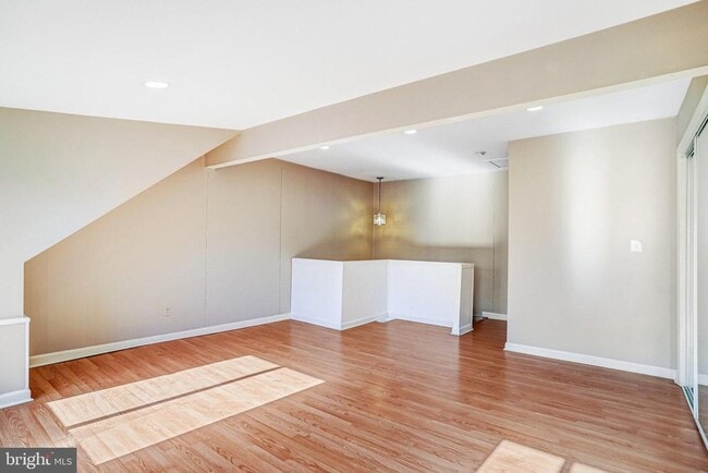 Building Photo - 9930 Brookridge Ct